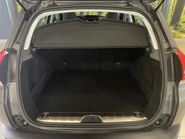 Peugeot 2008 1.2 PureTech Féline 2015 Benzine 23