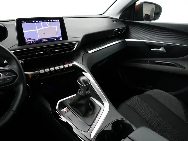 Peugeot 3008 1.2 PureTech GT Premium- 2020 Benzine 8
