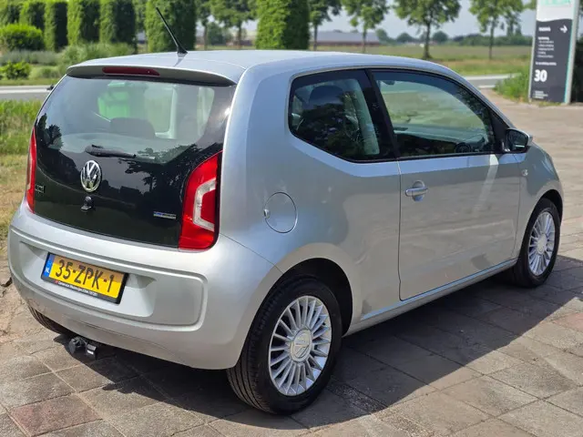 Volkswagen up! 1.0 high up! BlueMotion 2013 Benzine 5