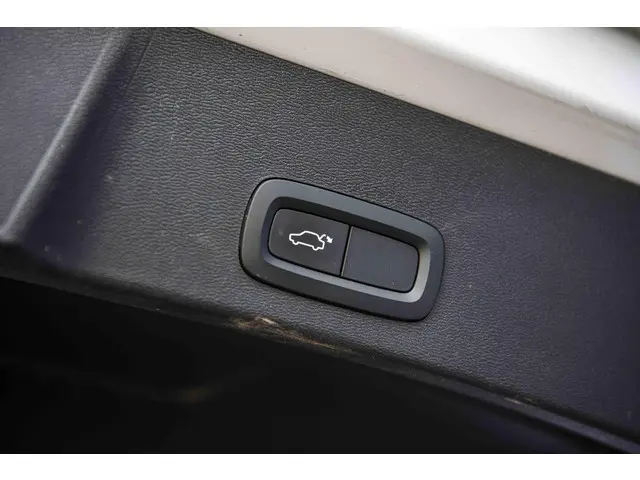 Volvo XC40 T4 190pk Geartronic R-Design 2019 Benzine 29
