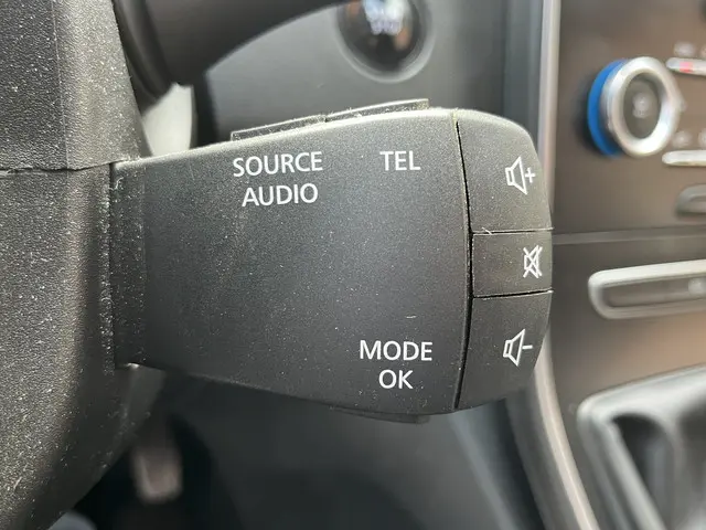 Renault Grand Scénic TCe 116 Zen 2017 Benzine 24