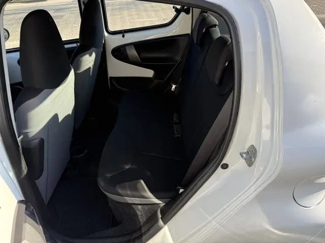 Toyota Aygo 1.0 VVT-i Now 2014 Benzine 9