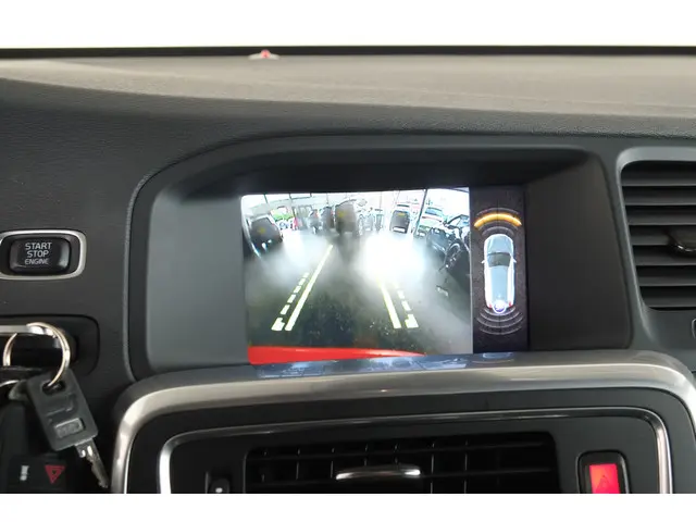 Volvo V60 2.0 T4 R-Design 2018 Benzine 19