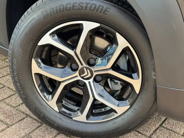 Citroën C3 Aircross 1.2 PureTech Plus 2023 Benzine 23