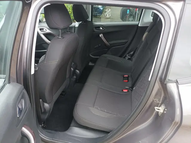 Peugeot 2008 1.2 VTi Blue Lease 2014 Benzine 6
