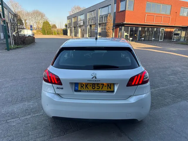 Peugeot 308 1.2 PureTech Allure 2017 Benzine 4