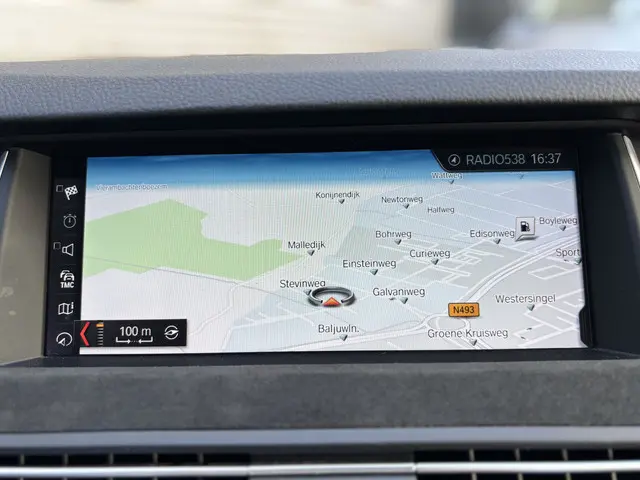 BMW 5 Serie Touring 520i High Executive 2016 Benzine 18