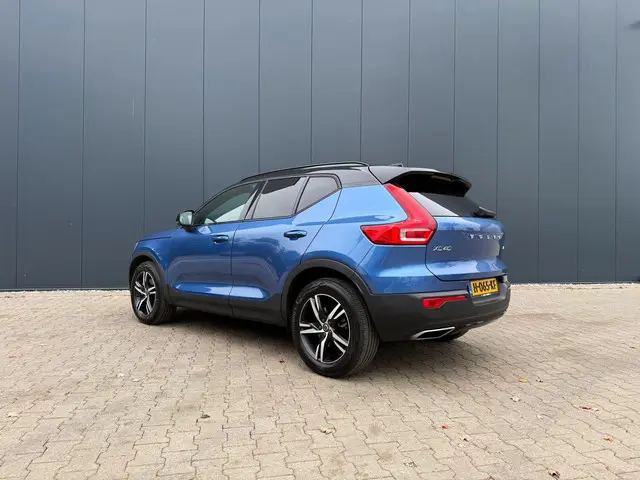 Volvo XC40 2.0 D4 AWD R-Design Pano / trekhaak 2020 Diesel 4