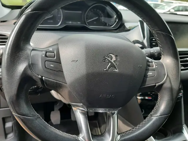 Peugeot 208 1.2 PureTech Blue Lease Allure 2018 Benzine 11