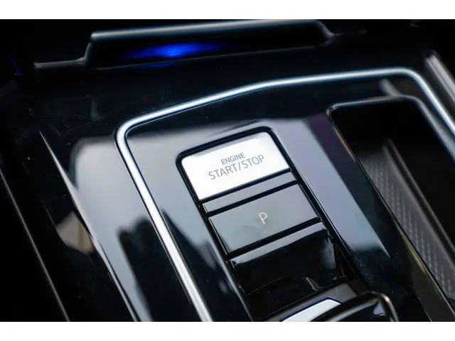 Volkswagen Golf Variant R | 322 PK | 2023 Benzine 54