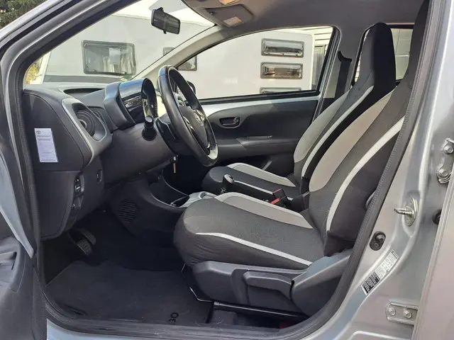 Toyota Aygo 1.0 VVT-i x-play 2016 Benzine 24