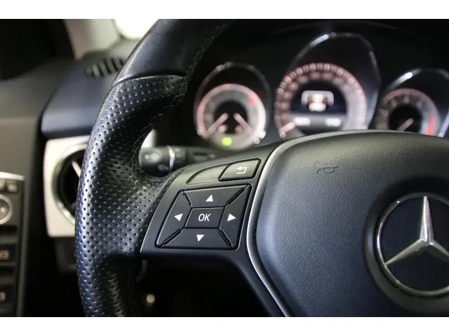 Mercedes-Benz GLK 200/ 57.000km!/ Xenon/ 2015 Benzine 24