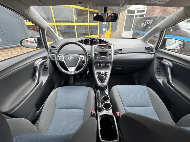 Toyota Verso 1.6 VVT-i Comfort 2014 Benzine 18