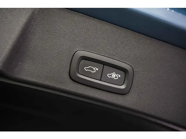 Volvo XC40 2.0 B4 Plus Dark 2025 Benzine 30