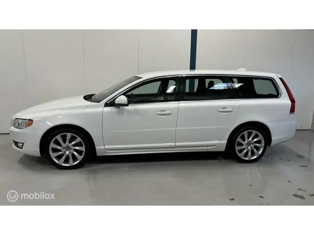 Volvo V70 1.6 T4 Nordic+ NAVI / LEER / NL-AUTO 2014 Benzine 15