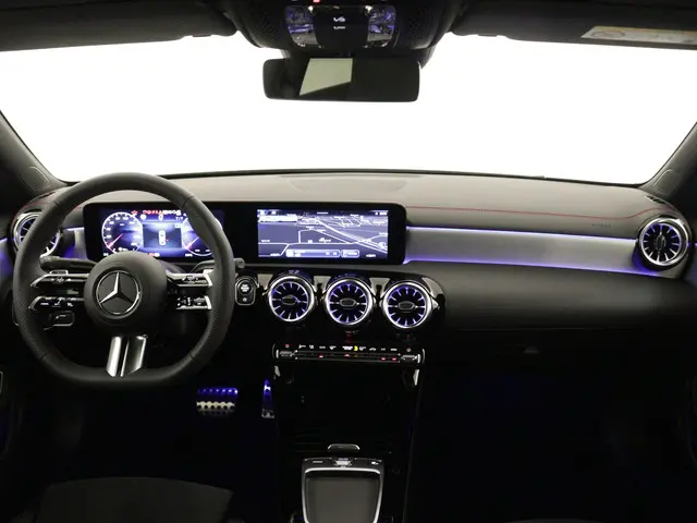 Mercedes-Benz CLA 180 AMG Line 2024 Hybride Benzine 4