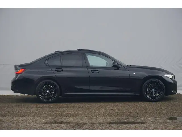 BMW 3 Serie Sedan 318i 2025 Benzine 4