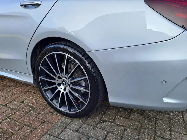 Mercedes-Benz C-Klasse 300 Prestige 2017 Benzine 16