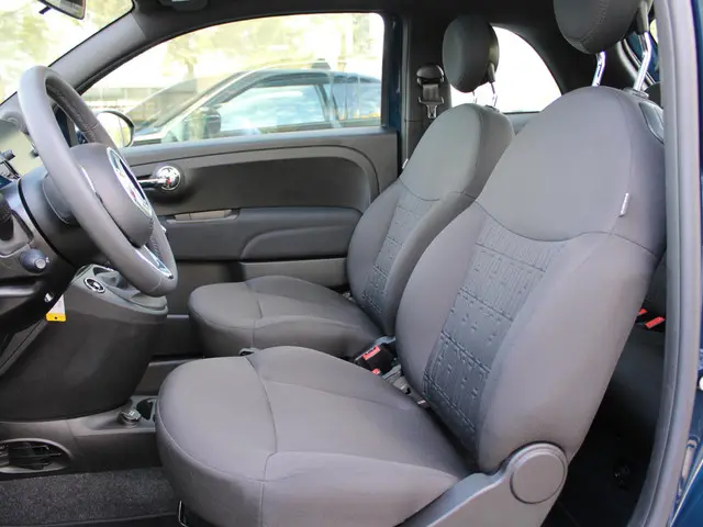 Fiat 500 1.0 Hybrid Dolcevita 2024 Benzine 13