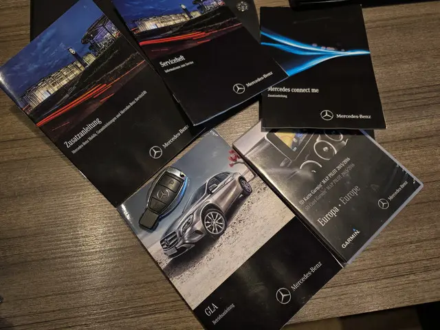 Mercedes-Benz GLA 180 Prestige 2015 Benzine 31