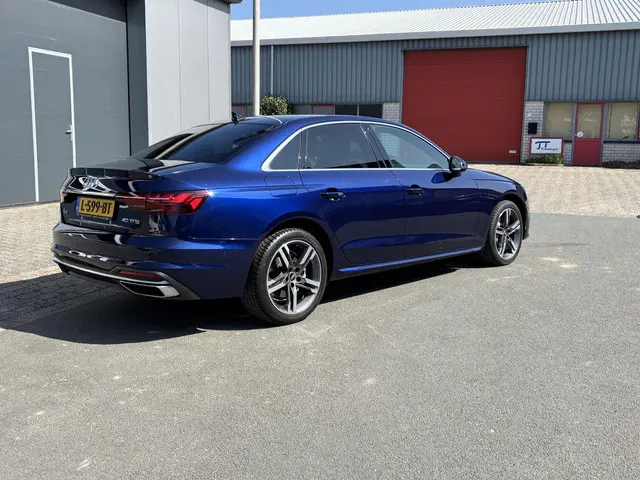 Audi A4 Limousine 40 TFSI Business Edition 2021 Benzine 5