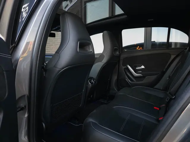Mercedes-Benz A-Klasse 250e AMG 2020 Hybride Benzine 30