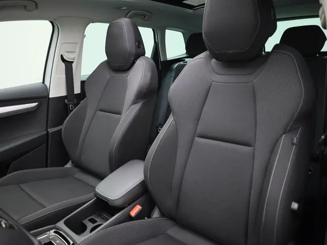 Škoda Karoq 1.5TSI/150PK Design DSG 2024 Benzine 6