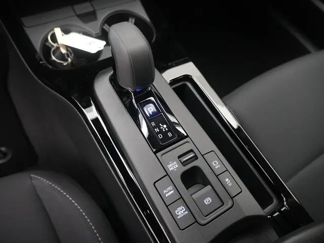 Toyota Prius 2.0 Plug-in Executive 2023 Hybride Benzine 16