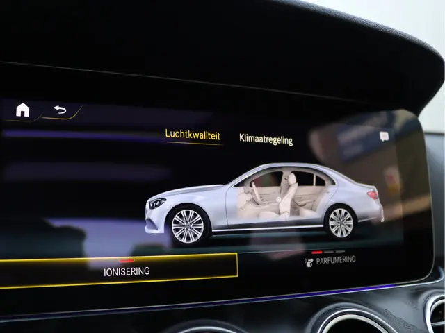 Mercedes-Benz E-Klasse 200 Luxury 2022 Hybride Benzine 72