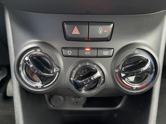 Peugeot 208 1.2 PureTech Blue Lion 2016 Benzine 11