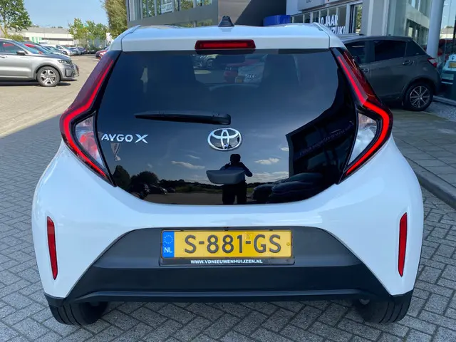 Toyota Aygo X 1.0 VVT-i MT first 2023 Benzine 8
