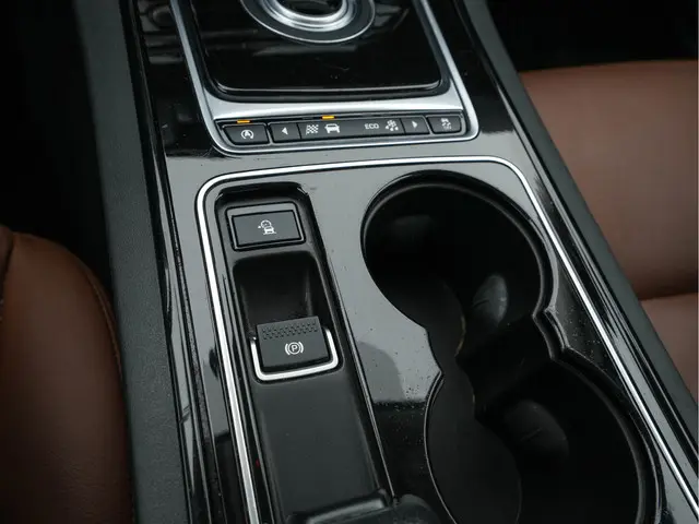 Jaguar XE 2.0 D Pure In-Control-Pack 2016 Diesel 12