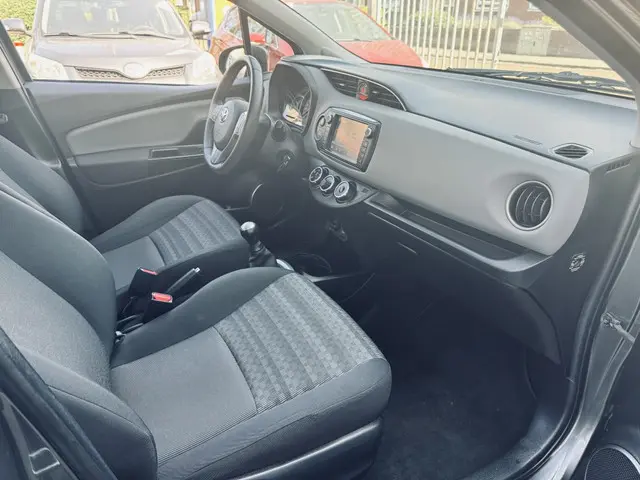 Toyota Yaris 1.0 VVT-i Aspiration 2016 Benzine 13