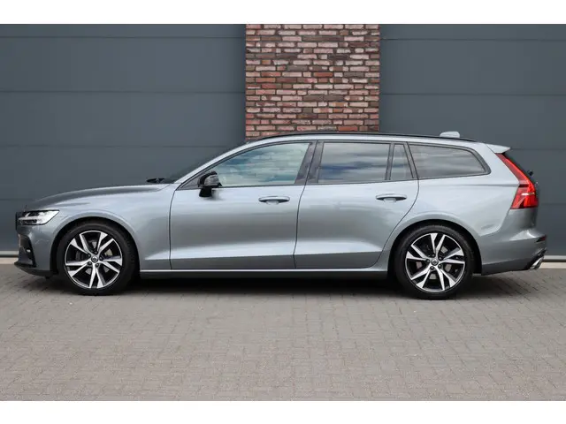 Volvo V60 2.0 B4 R-Design Aut8 | 2021 Benzine 9