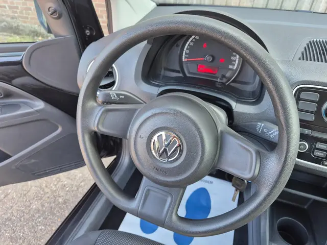 Volkswagen up! 1.0 high up! 75pk Airco, Navi 2012 Benzine 10