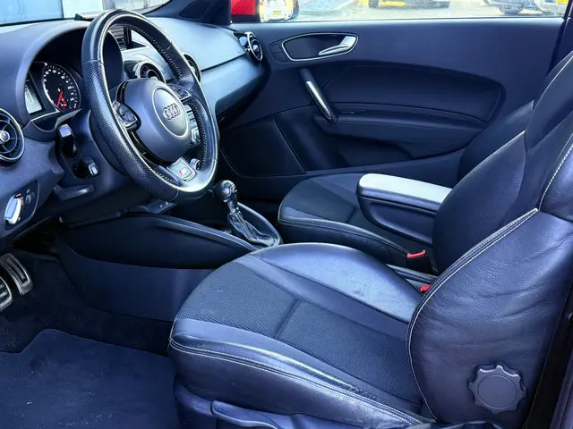 Audi A1 1.4 TFSI CoD Sport S line Edition 2017 Benzine 8