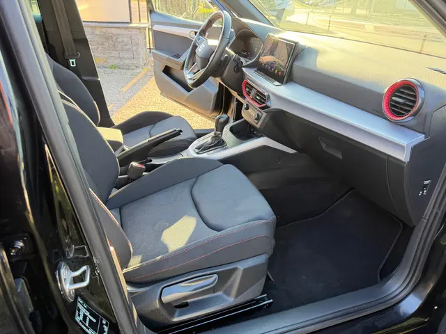 SEAT Arona 1.0 TSI FR Business Connect 2023 Benzine 23