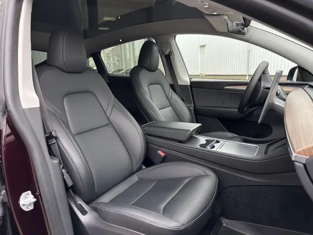 Tesla Model Y Long Range AWD 75 kWh 2023 Elektrisch 14