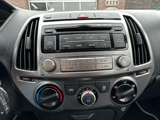 Hyundai i20 1.2i i-Drive. Airco. 5-Deurs. 2012 Benzine 10