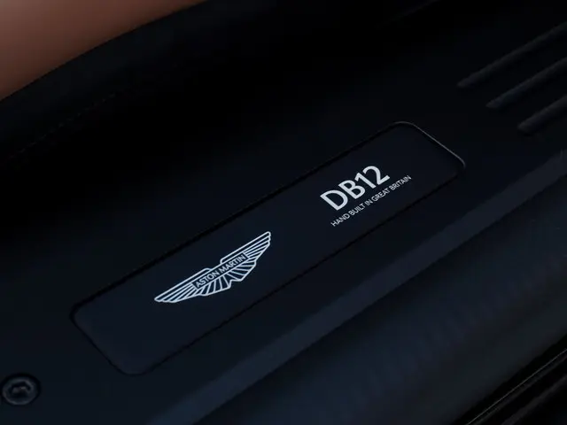 Aston Martin V8 Volante DB12 4.0 2024 Benzine 16