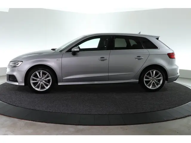 Audi A3 Sportback 1.4 TFSI CoD Pro Line 2017 Benzine 8