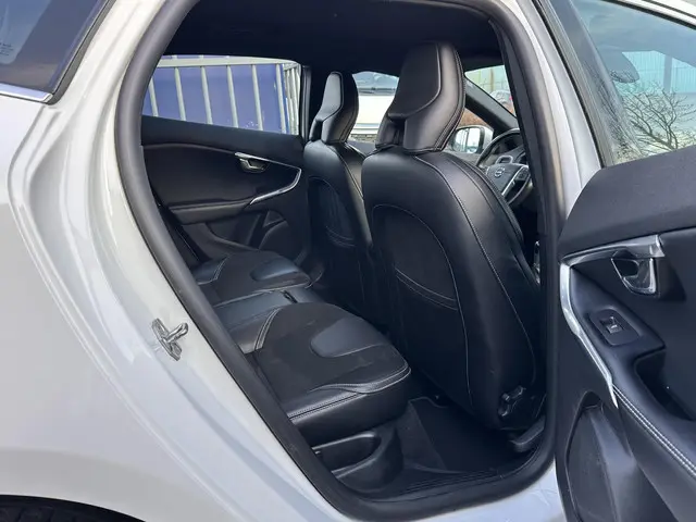 Volvo V40 2.0 T2 R-Design 2016 Benzine 10