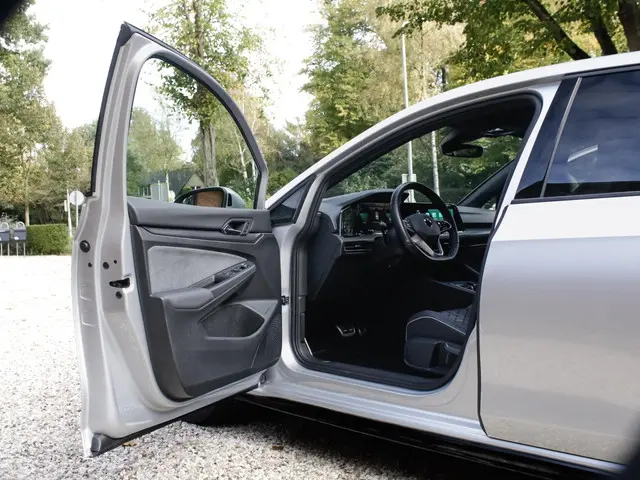 Volkswagen Golf 1.5 eTSI R-Line 2022 Benzine 8