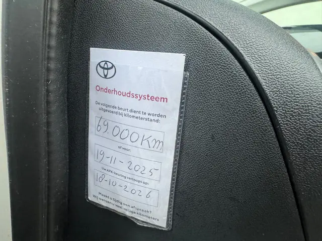 Toyota Aygo 1.0 VVT-i x-play Airco carplay 2019 Benzine 16