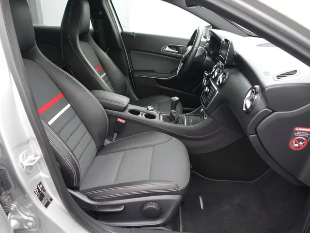 Mercedes-Benz A-Klasse 180 Prestige AMG- 2013 Benzine 21