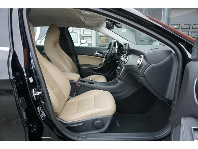 Mercedes-Benz GLA 180 Ambition 2015 Benzine 8