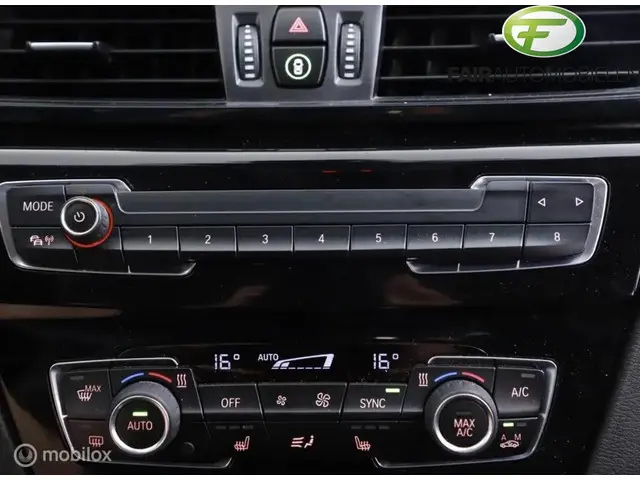 BMW X1 sDrive18i Executive 2018 Benzine 15