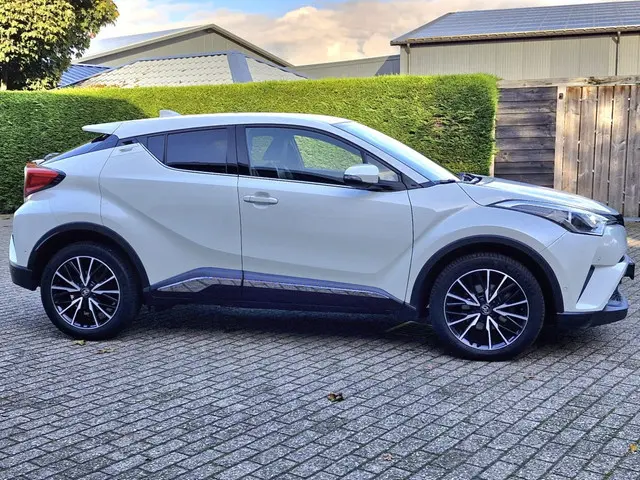 Toyota C-HR veel opties limited edition 2016 Benzine 4