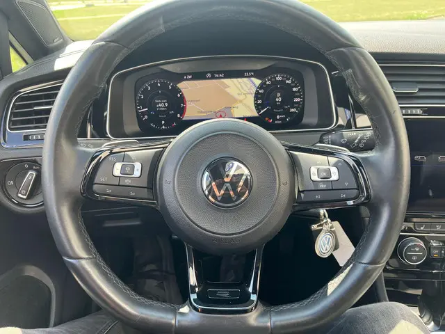 Volkswagen Golf 1.5 TSI Highline Business R 2018 Benzine 17