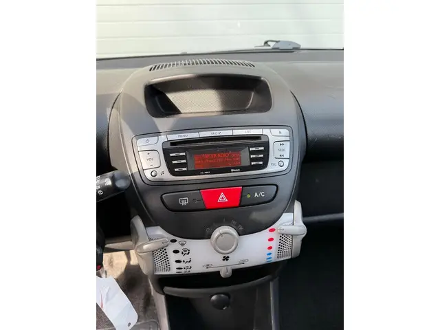 Peugeot 107 1.0 Access Accent 2014 Benzine 11